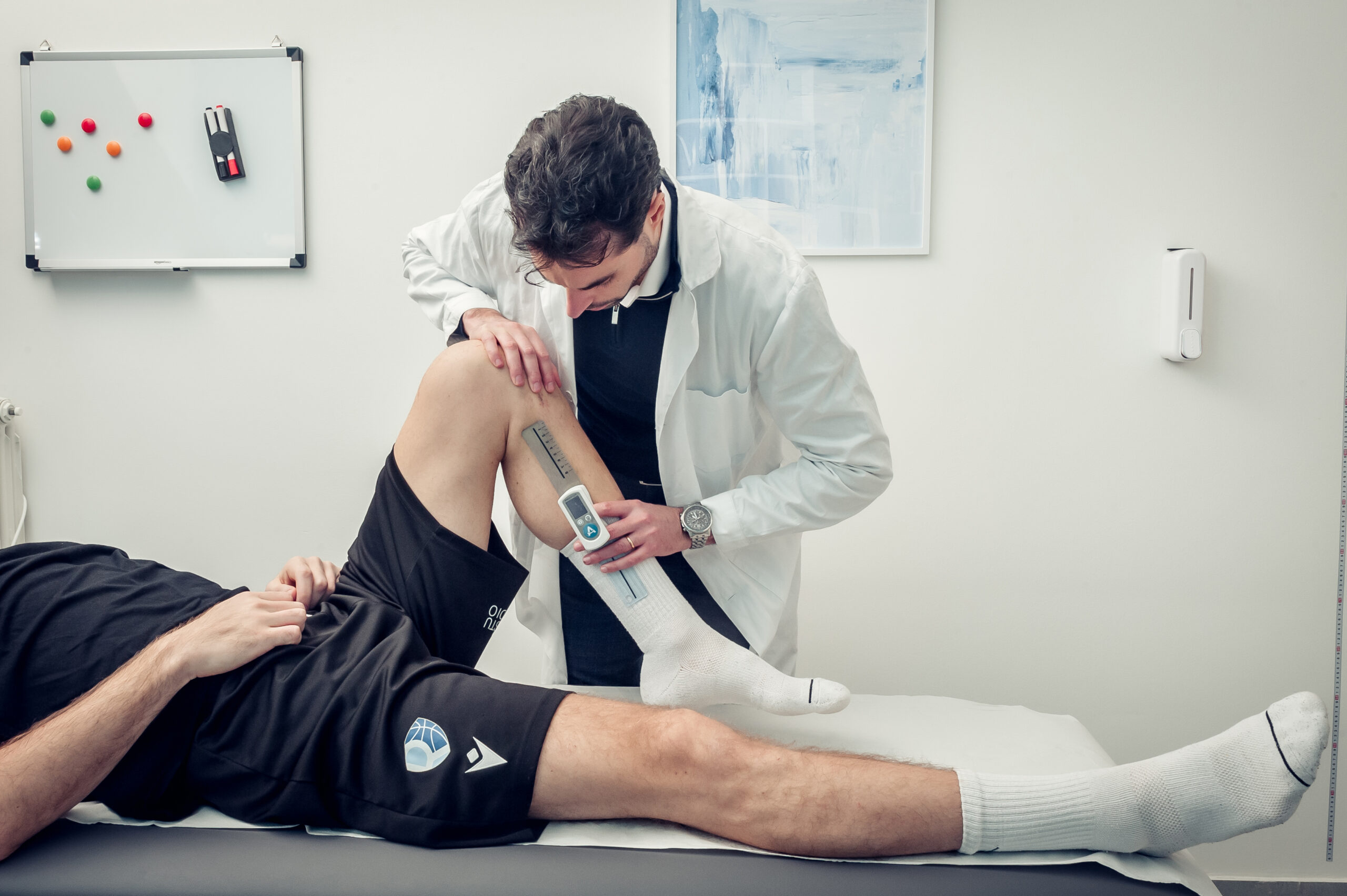 Paziente in fase di esercizi guidati presso studio di fisioterapia Lecce